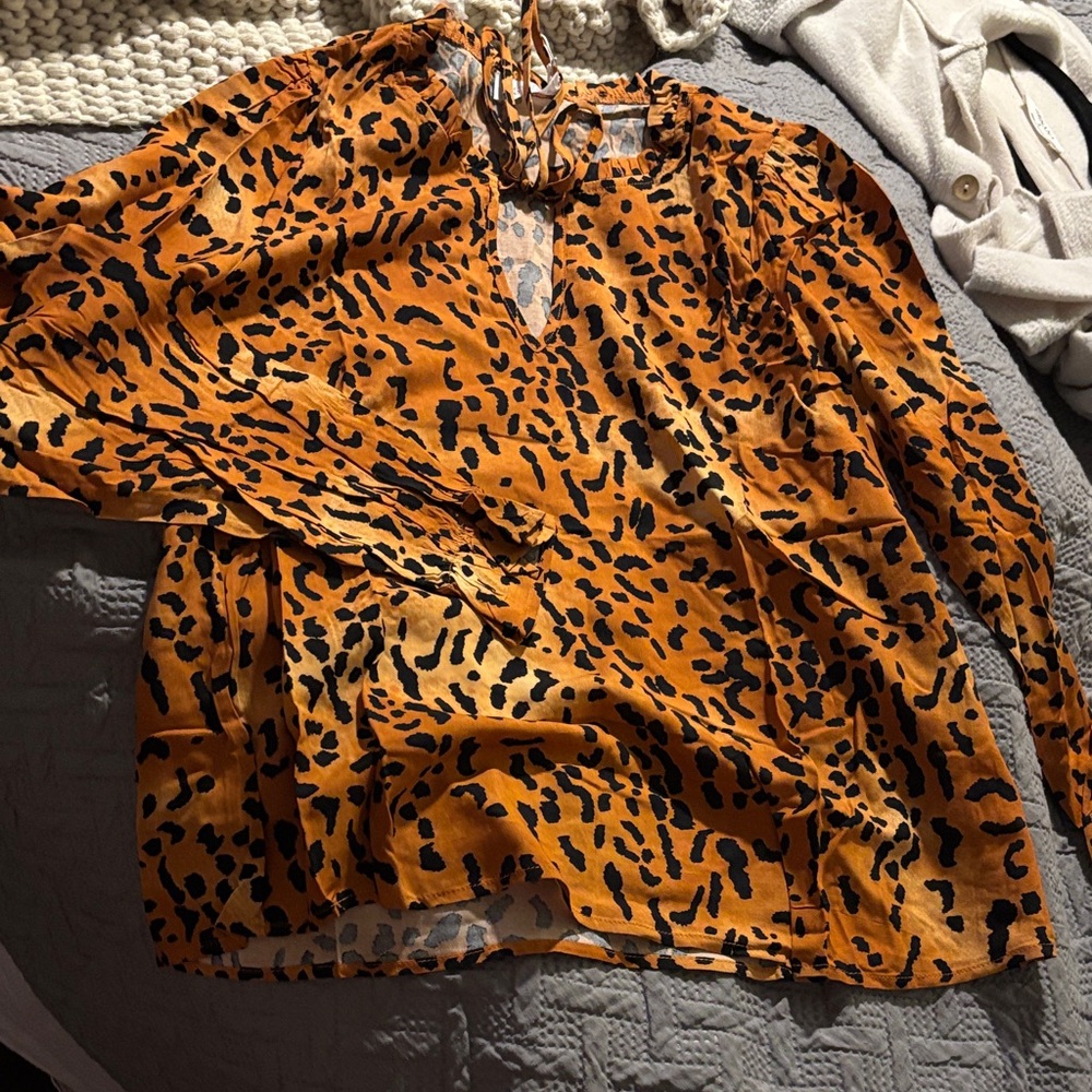 Wild Patterned V-Neck Blouse